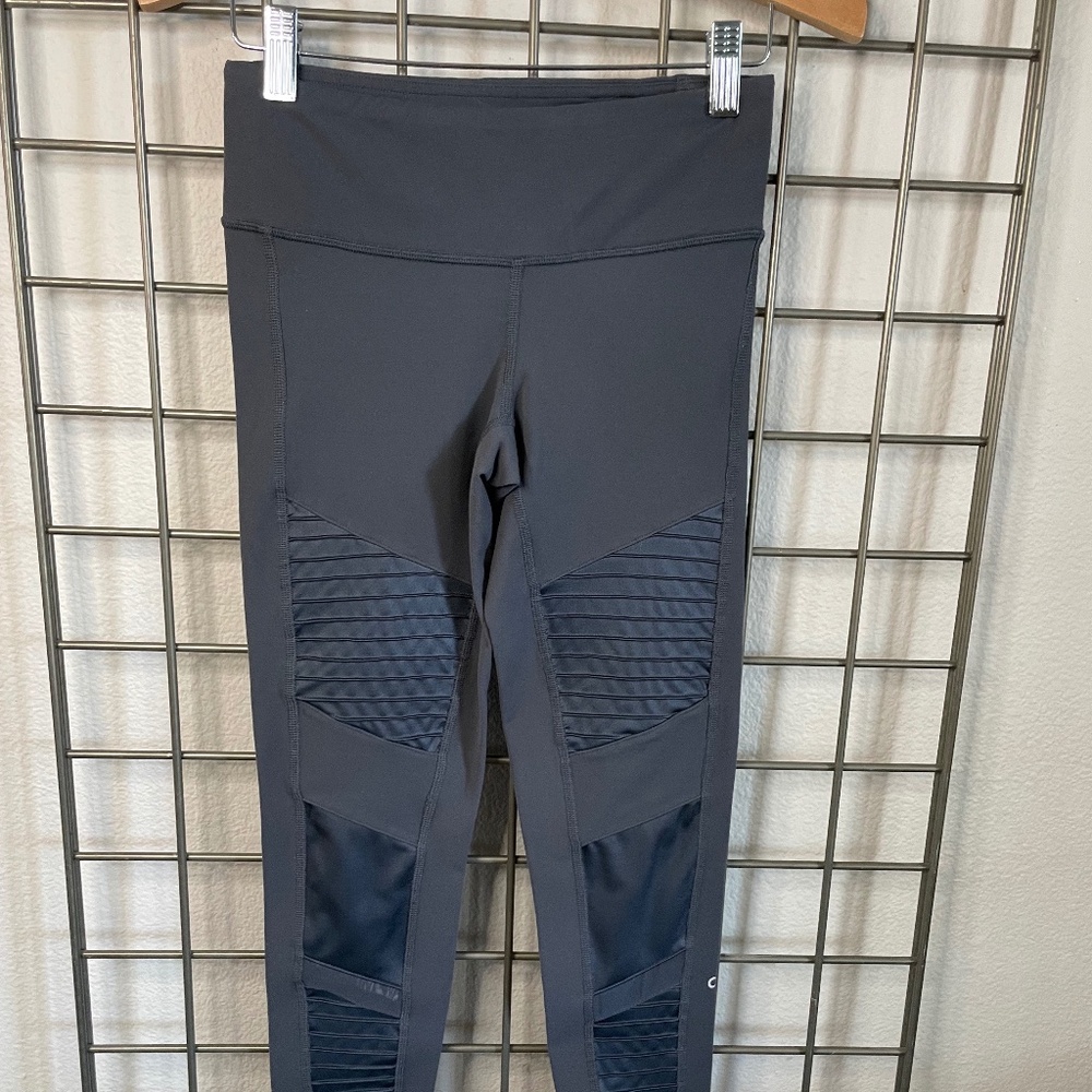 ALO YOGA 7/8 Mid-Waist Moto Legging, sz XS, Dark Grey